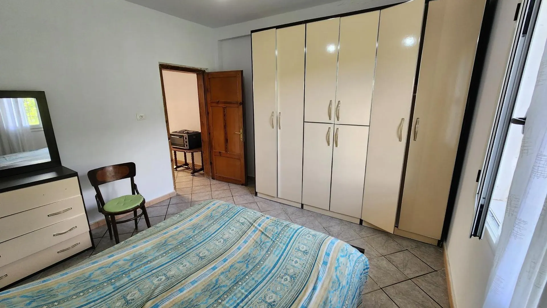 Lungo Mare Apartment فلورا